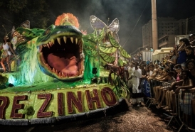 Portal 180 - Cadena de accidentes cuestiona el gigantismo de los desfiles de Rio