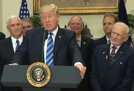 Portal 180 - Las caras de Buzz Aldrin durante el discurso de Trump sobre el espacio