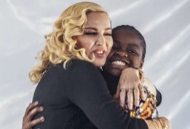 Portal 180 - Madonna inaugura un hospital infantil en Malaui