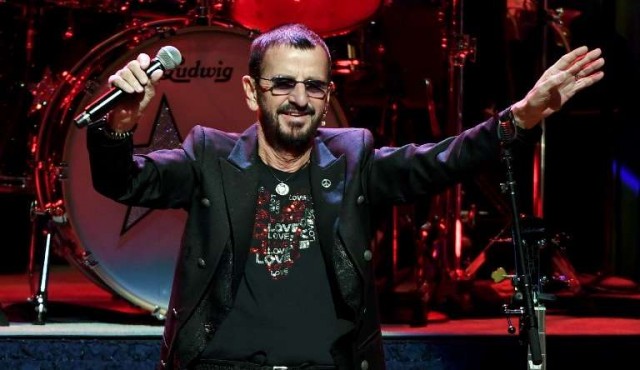 John Lennon 'saluda' a Ringo Starr por su cumpleaños número 77 — Twitter John Lennon 'saluda' a Ringo Starr por su cumpleaños número 77 — Twitter