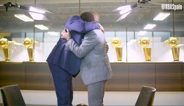 Fuman la pipa de la paz Earving Johnson e Isiah Thomas Fuman la pipa de la paz Earving Johnson e Isiah Thomas