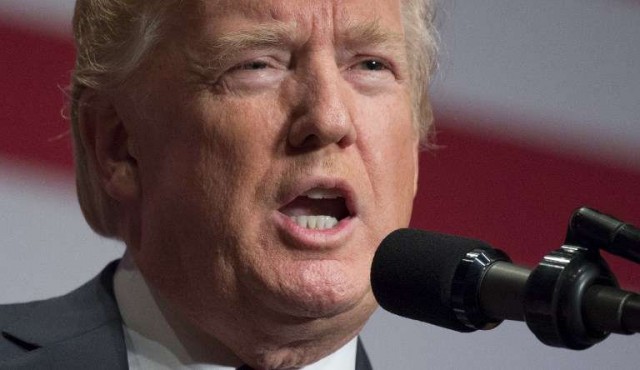 Trump vaticina que hispanos se “enamorarán” del Partido Republicano