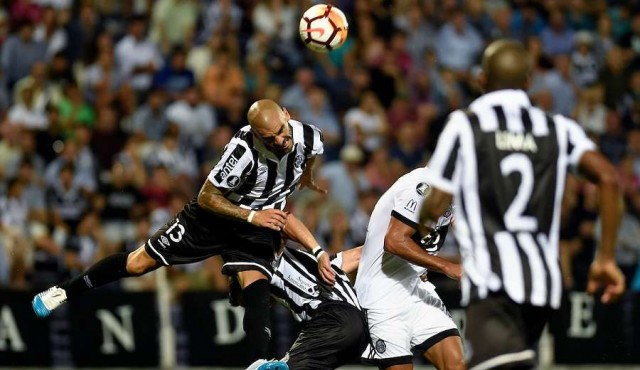 Olimpia hizo la tarea ante M. Wanderers y avanzó en la Copa