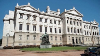 Editorial de política judicial de Darwin sobre el abuso de funciones - Columna de Darwin - 1 - DelSol 99.5 FM