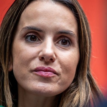 Acrobacia mental: el FA trata de justificar por qué premian a Carolina Ache con la embajada en Lisboa