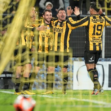 Clasiquito con el peor mejor gol y final de bandera chamuscada del Clausura