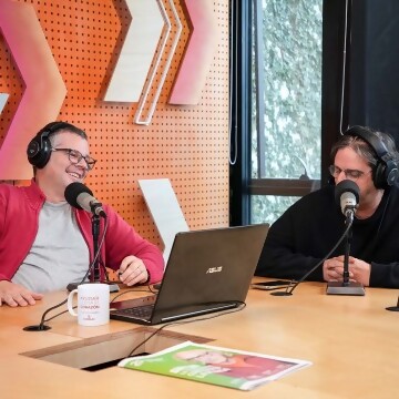 La mesa de los locutores
