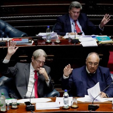 La ley de eutanasia y el sobretodo de madera: un epítome batllista, según Darwin