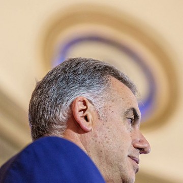 El bondi frenó y el cerebro de Orsi pidió bajarse del CarDRAMA