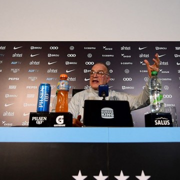 Alquimia conceptual de gurú: Bielsa sigue en la selección aunque humanamente no ha logrado que lo acepten, ni lo logrará Alquimia conceptual de gurú: Bielsa sigue en la selección aunque humanamente no ha logrado que lo acepten, ni lo logrará