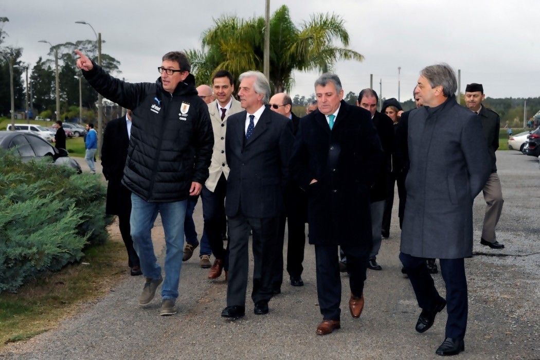 Tabaré Vázquez visitó el Complejo Celeste — Galerias | Del Sol 99.5 en el Mundial Rusia 2018