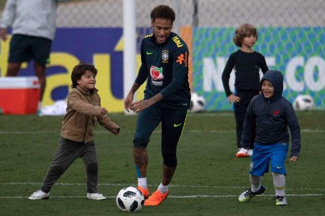 Nervios y aglomeración en el único entrenamiento abierto de la selección en Brasil — Noticias | Del Sol 99.5 en el Mundial Rusia 2018