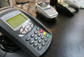 Portal 180 - Compras con tarjetas de débito se igualan a las de crédito