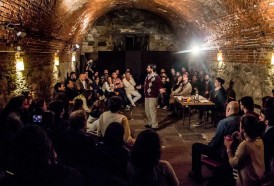 Portal 180 - Falta grave: una cooperativa de vivienda “decide” en el teatro
