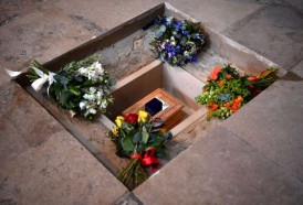 Portal 180 - La voz de Stephen Hawking viaja al espacio durante su funeral