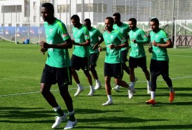 Portal 180 - Un motor del avión de la selección de Arabia Saudita se incendia