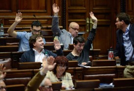 Portal 180 - Con disconformidad interna el Frente Amplio logró aprobar la reforma de la Caja Militar