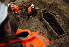 Portal 180 - Desentierran miles de tumbas por obras de línea de tren en Londres