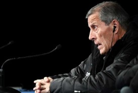 Portal 180 - Tabárez le agradeció a Cavani por jugar fuera de puesto ante Brasil