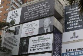 Portal 180 - Edificio de Pablo Escobar en Colombia homenajea a sus víctimas antes de ser demolido