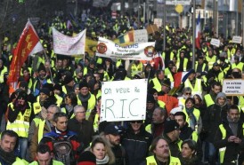 Portal 180 - Decenas de miles de “chalecos amarillos” manifiestan en Francia