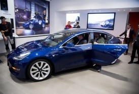 Portal 180 - Tesla dice que su auto eléctrico de 35.000 dólares está listo para rodar