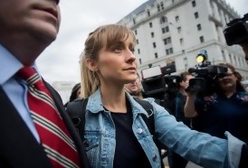 Portal 180 - La actriz Allison Mack se declaró culpable de extorsión para una secta sexual