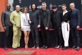 Portal 180 - Keanu Reeves deja sus huellas en el cemento del Teatro Chino de Hollywood