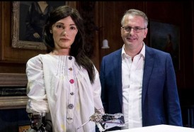 Portal 180 - Oxford expone al “primer robot artista” del mundo