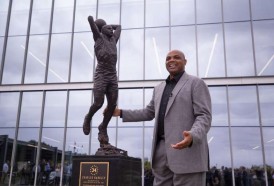 Portal 180 - Los Filadelfia 76ers dieron a conocer una estatua de Charles Barkley