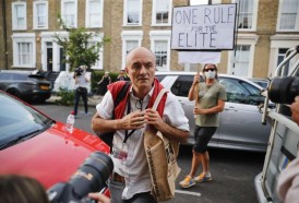 Portal 180 - El gobierno británico, sacudido por la polémica sobre el influyente asesor de Johnson