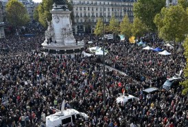 Portal 180 - Multitudinarias manifestaciones en Francia en homenaje al profesor decapitado