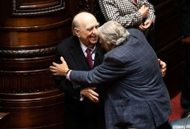 Portal 180 - Mujica y Sanguientti cerraron juntos y con un abrazo un tiempo político que los enfrentó
