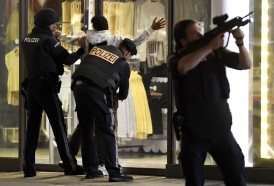 Portal 180 - Buscan a posibles agresores prófugos tras atentado que deja cuatro muertos en Viena