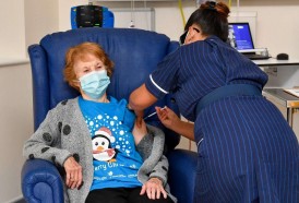 Portal 180 - Una abuela británica, primera occidental vacunada contra el coronavirus