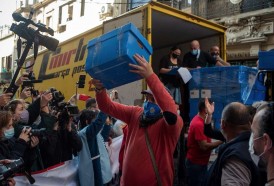 Portal 180 - Las imágenes de la entrega de las firmas contra la LUC