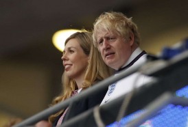 Portal 180 - Boris Johnson denuncia los “insultos racistas” contra futbolistas ingleses