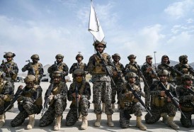 Portal 180 - Los talibanes desfilan triunfales en el aeropuerto de Kabul tras la retirada de EEUU