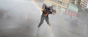 Portal 180 - Duros choques entre manifestantes y agentes a tres meses de crisis en Chile