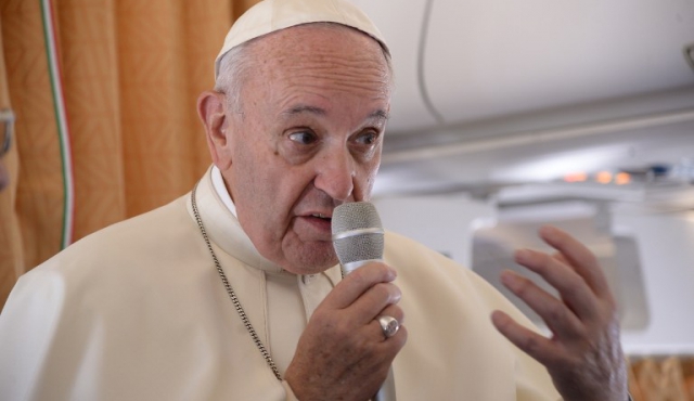 Papa asegura que el mundo está en guerra pero no por la religión
