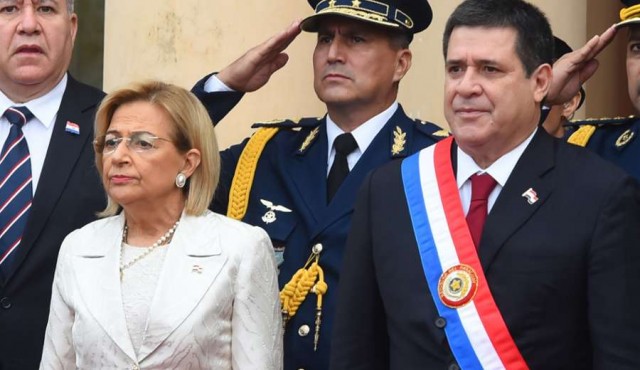 Cartes renunció a la presidencia para convertirse en senador