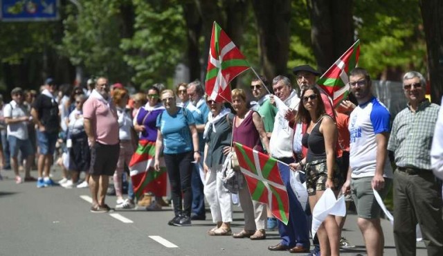 La cadena humana por el derecho a decidir logra 100.000 adhesiones