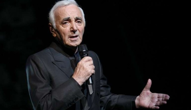 Murió Charles Aznavour, el cantante francés dueño de una voz que enamora