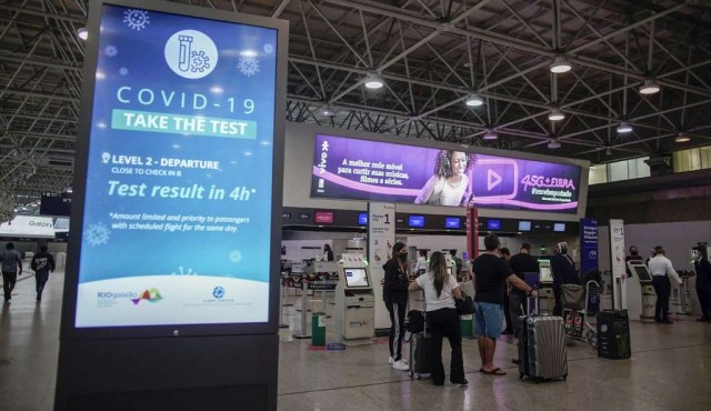 Brasil empieza a exigir pasaporte sanitario para entrar al país