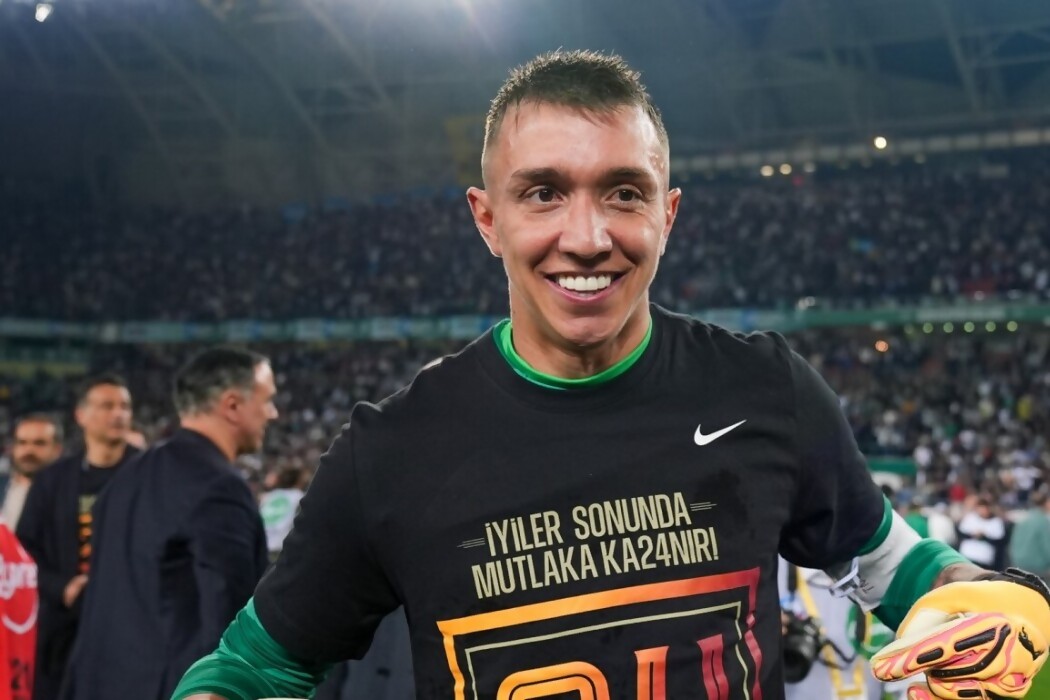 ¿Muslera carbonero? — DelSol | Del Sol 99.5 en el Mundial Rusia 2018