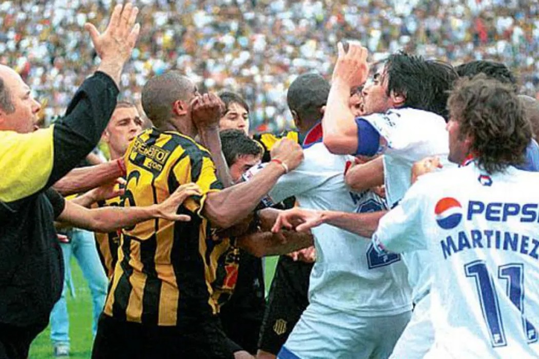 Los presos del Clásico del 2000 — DelSol | Del Sol 99.5 en el Mundial Rusia 2018