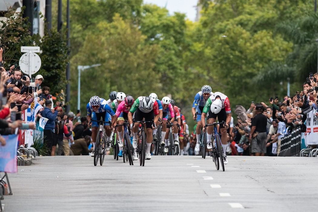 Cayó el último ciclista... literalmente — DelSol | Del Sol 99.5 en el la Copa América 2019