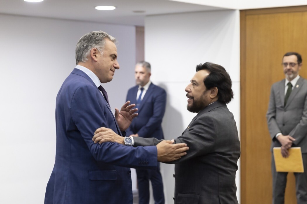 La visita del vice de El Salvador y el modelo Bukele — DelSol | Del Sol 99.5 en el Mundial Rusia 2018