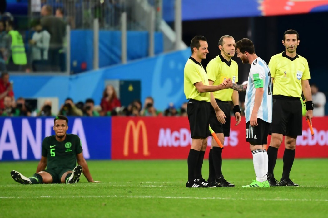 Darwin y las indicaciones que recibió de la FIFA el árbitro de Nigeria-Argentina — Sol | Del Sol 99.5 en el Mundial Rusia 2018