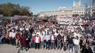 El álbum del Mundial y otros planes de Darwin para Hipotético y Apartamenta en el 1 de Mayo - Columna de Darwin - DelSol 99.5 FM